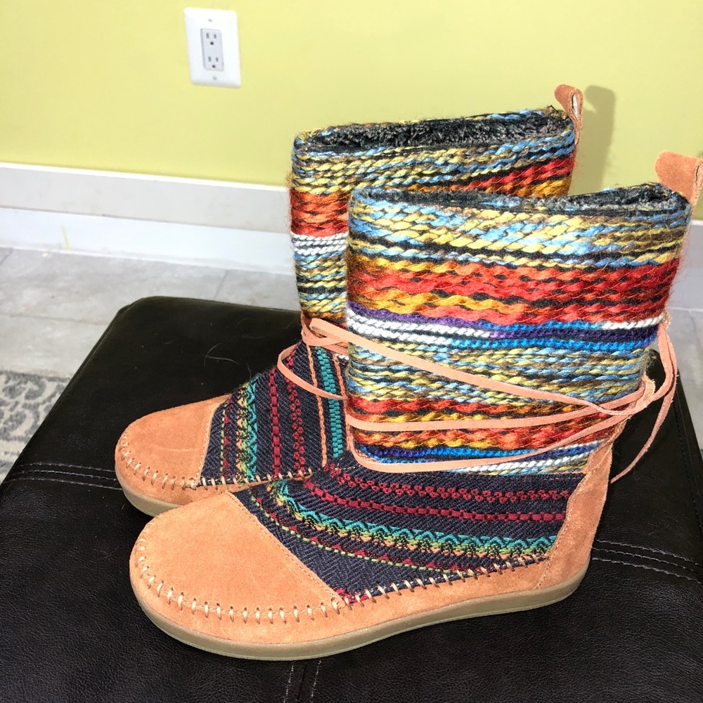 Spunky Colorful Lace-Up Toms Boots